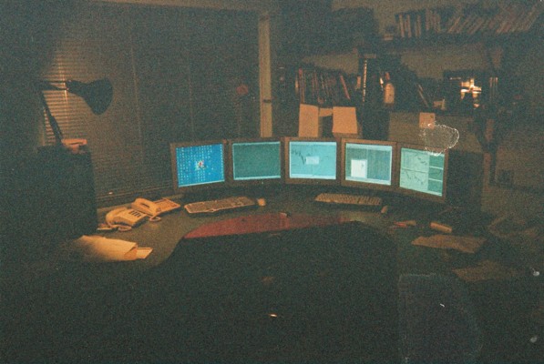 Rotating office desk